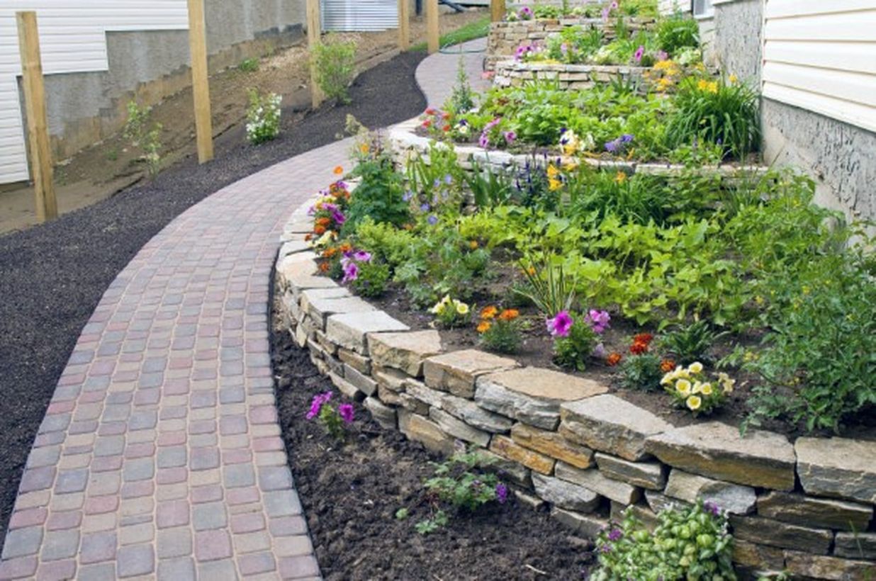 Retaining-wall-ideas-for-backyard