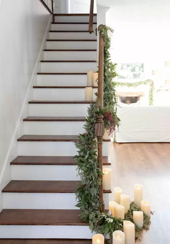 Staircase-christmas-decorations-candles