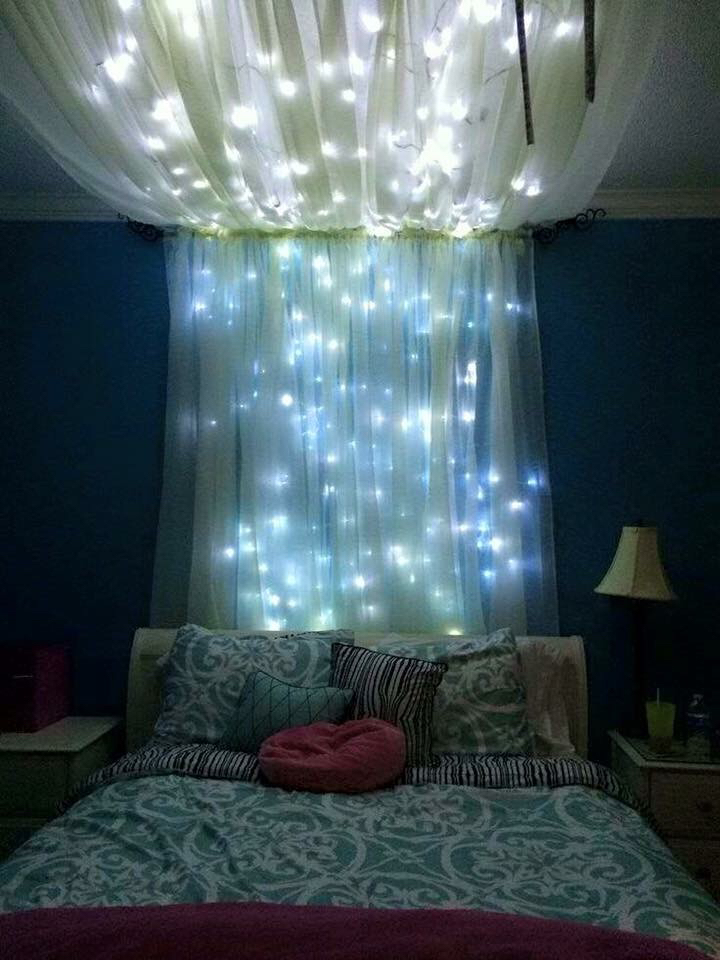 15-ideas-to-hang-christmas-lights-in-a-bedroom-13