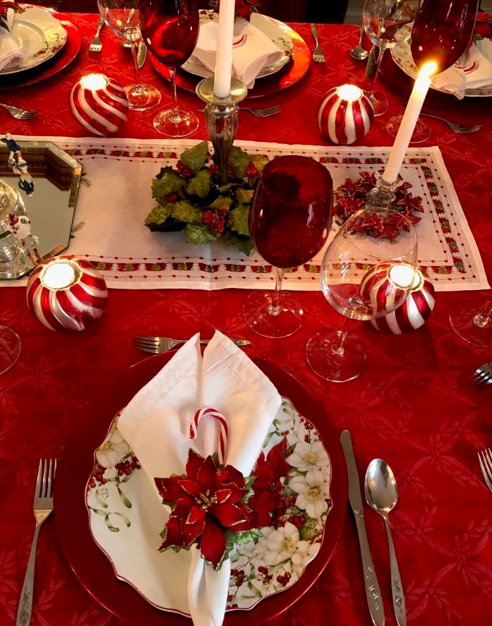 Christmas-candy-cane-tablescape