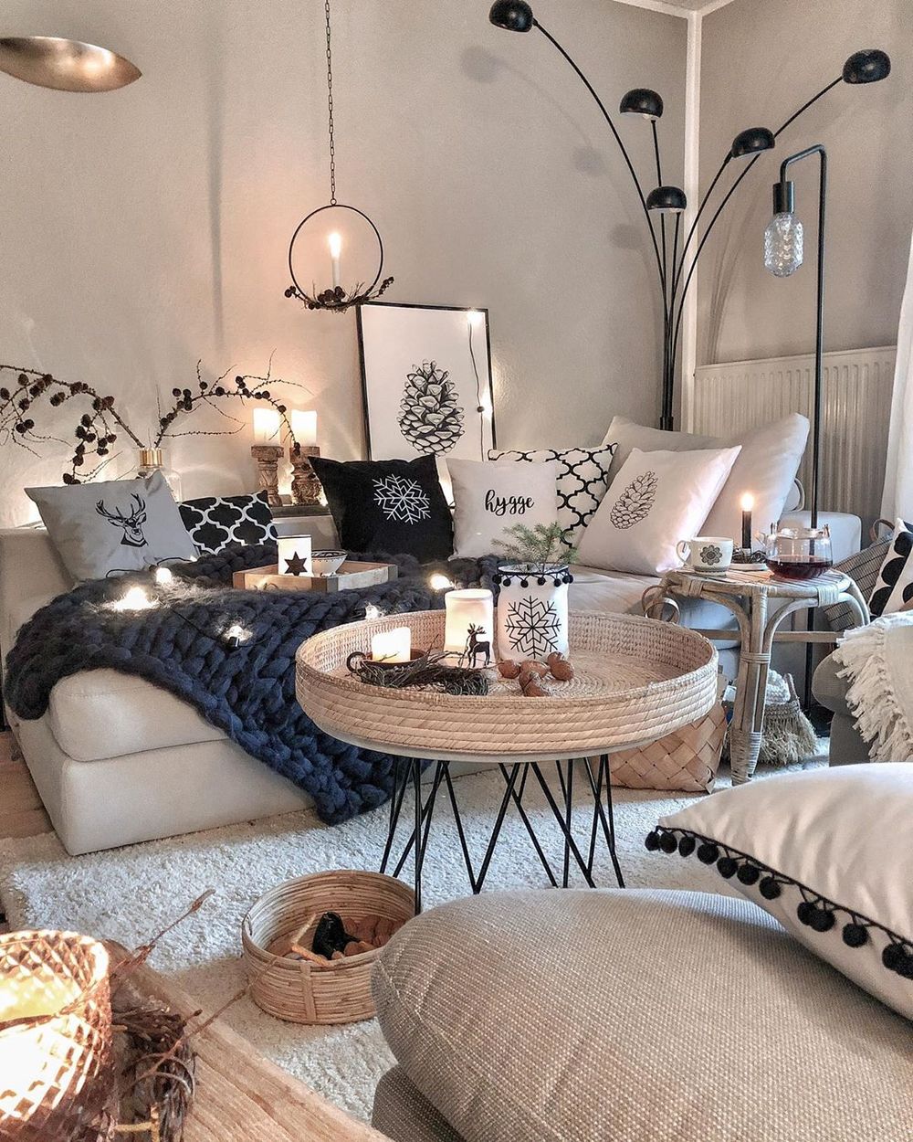 Scandi-winter-living-room-decor-via-@tres.jolie_.sewingstudio