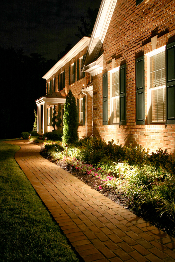 1-01-landscape-lighting-ideas-homebnc