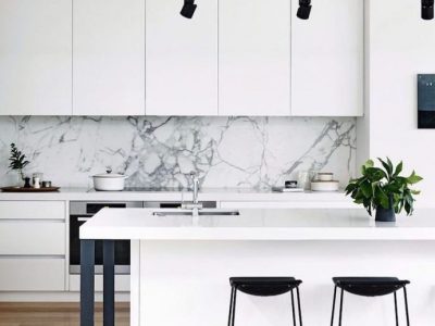 1-black-and-white-kitchen-with-white-marble-backsplash-via-cortese-architects
