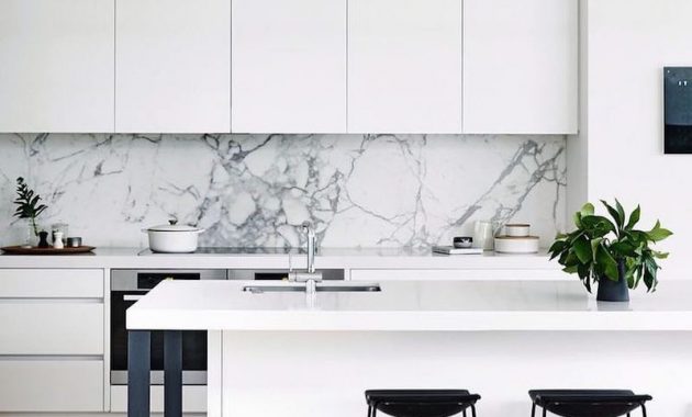 1-black-and-white-kitchen-with-white-marble-backsplash-via-cortese-architects