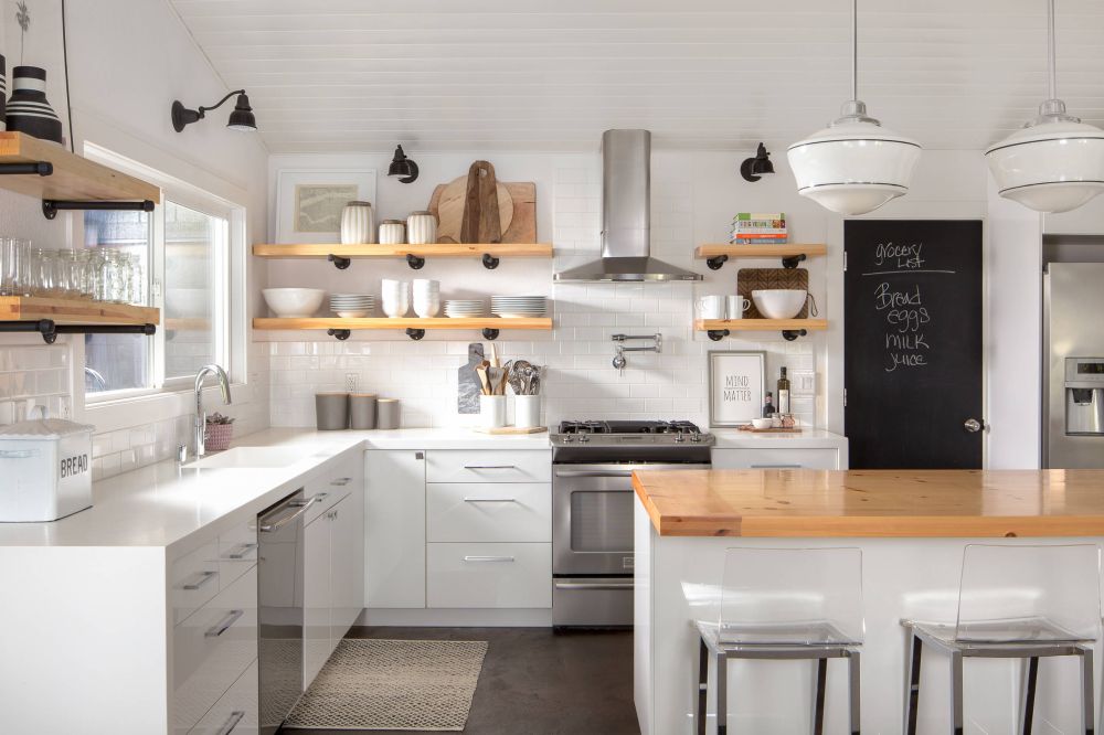1-open-shelving-with-neutral-pallet-1