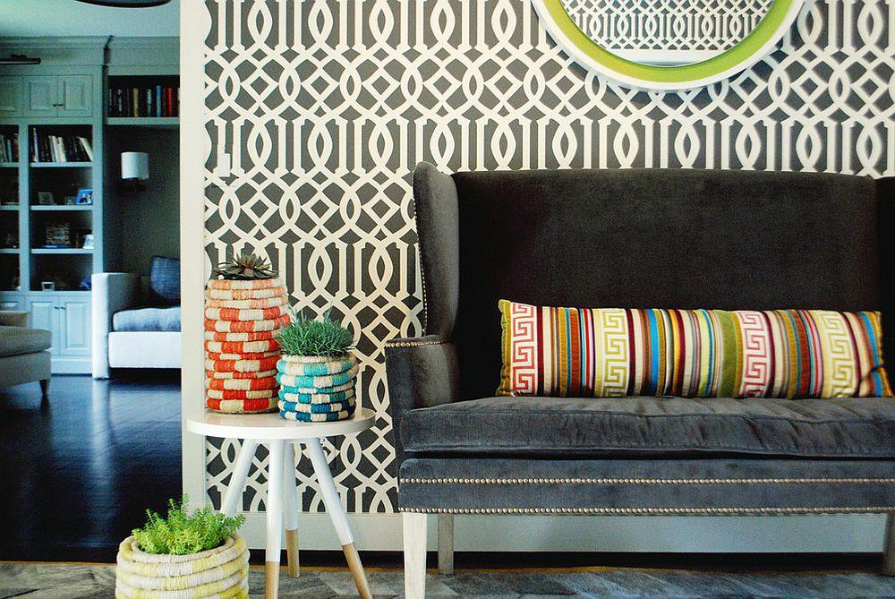 1-striking-entry-design-with-trellis-pattern-wallpaper-and-gorgeous-loveseat-1