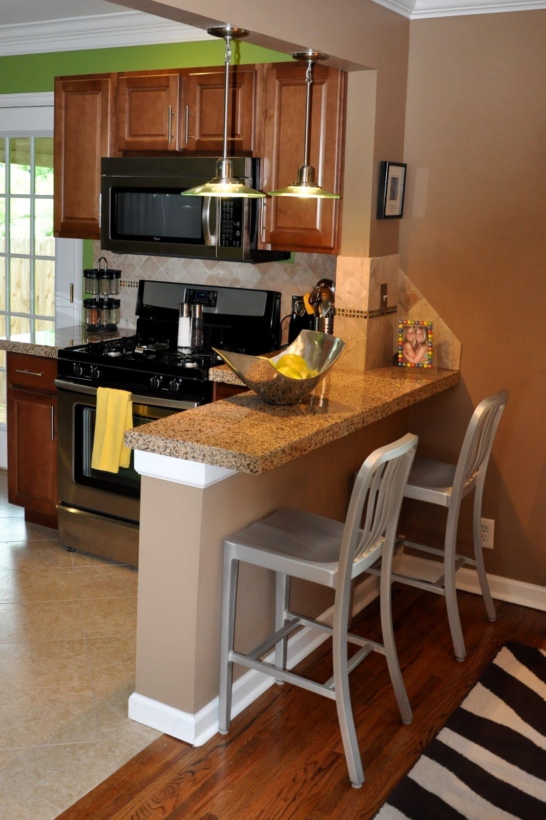 Kitchen exploit kitchen wall divider as a breakfast bar area