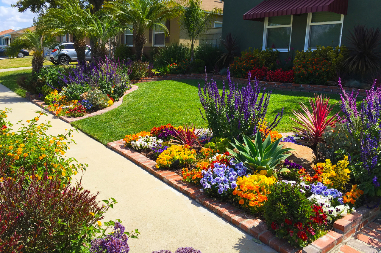 1-landscape-curb-appeal-retina_retina_f09021ca6edac80b70f3a5b5092c4059-1