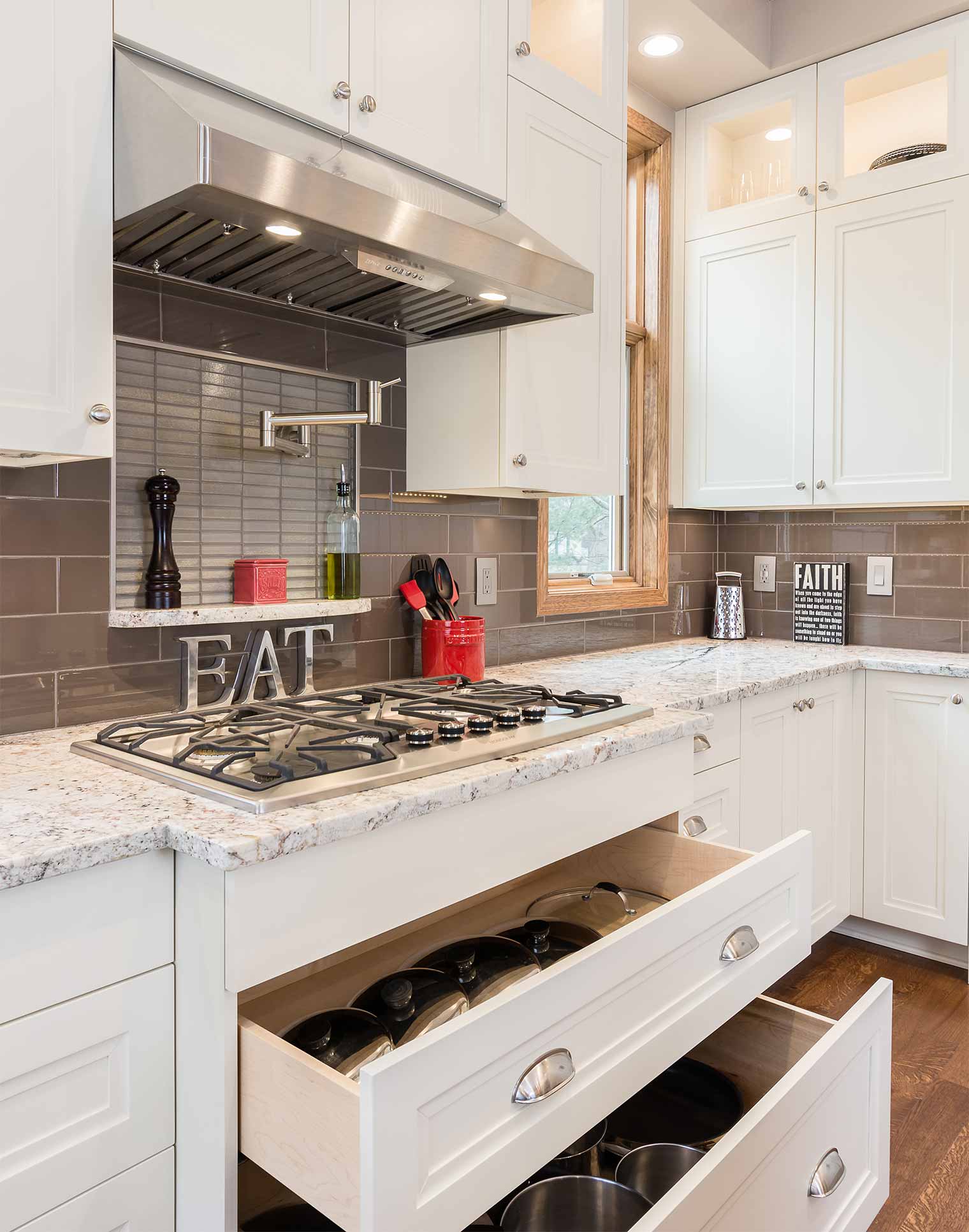 2-clive-transitional-kitchen-remodel-9497-range-drawers