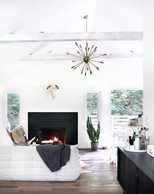 2-black-brick-wall-fireplace-ideas-0