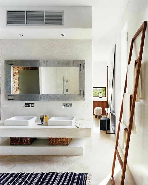 2-wooden-towel-ladder-in-both-rustic-as-well-as-in-modern-bathroom-7-156