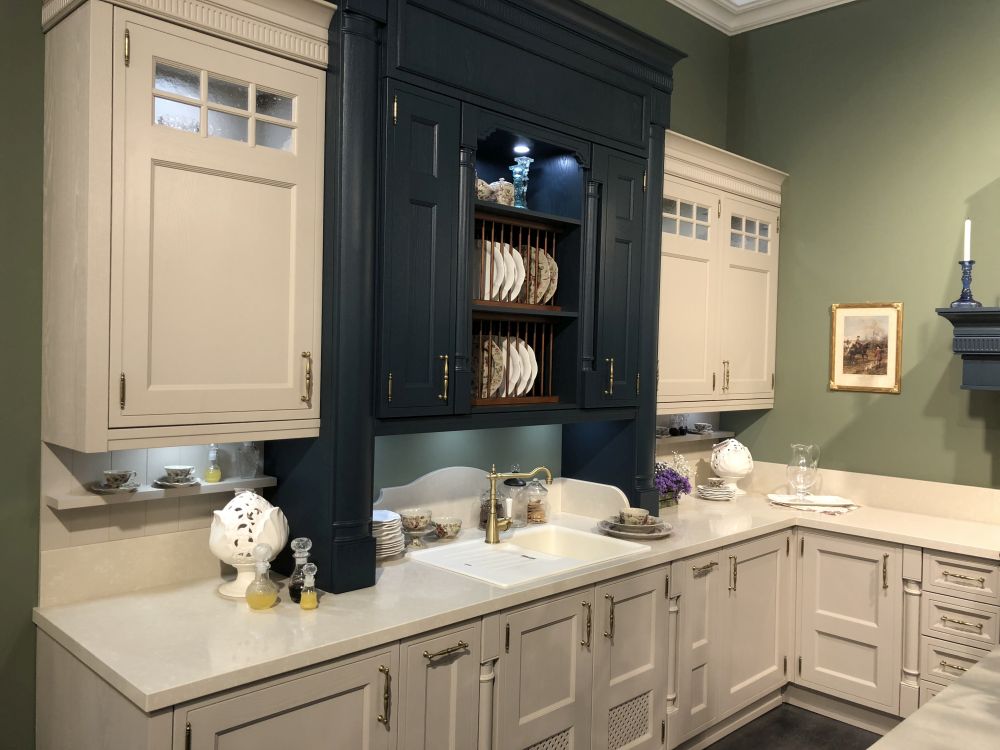 3-blue-and-white-two-tone-kitchen-cabinets
