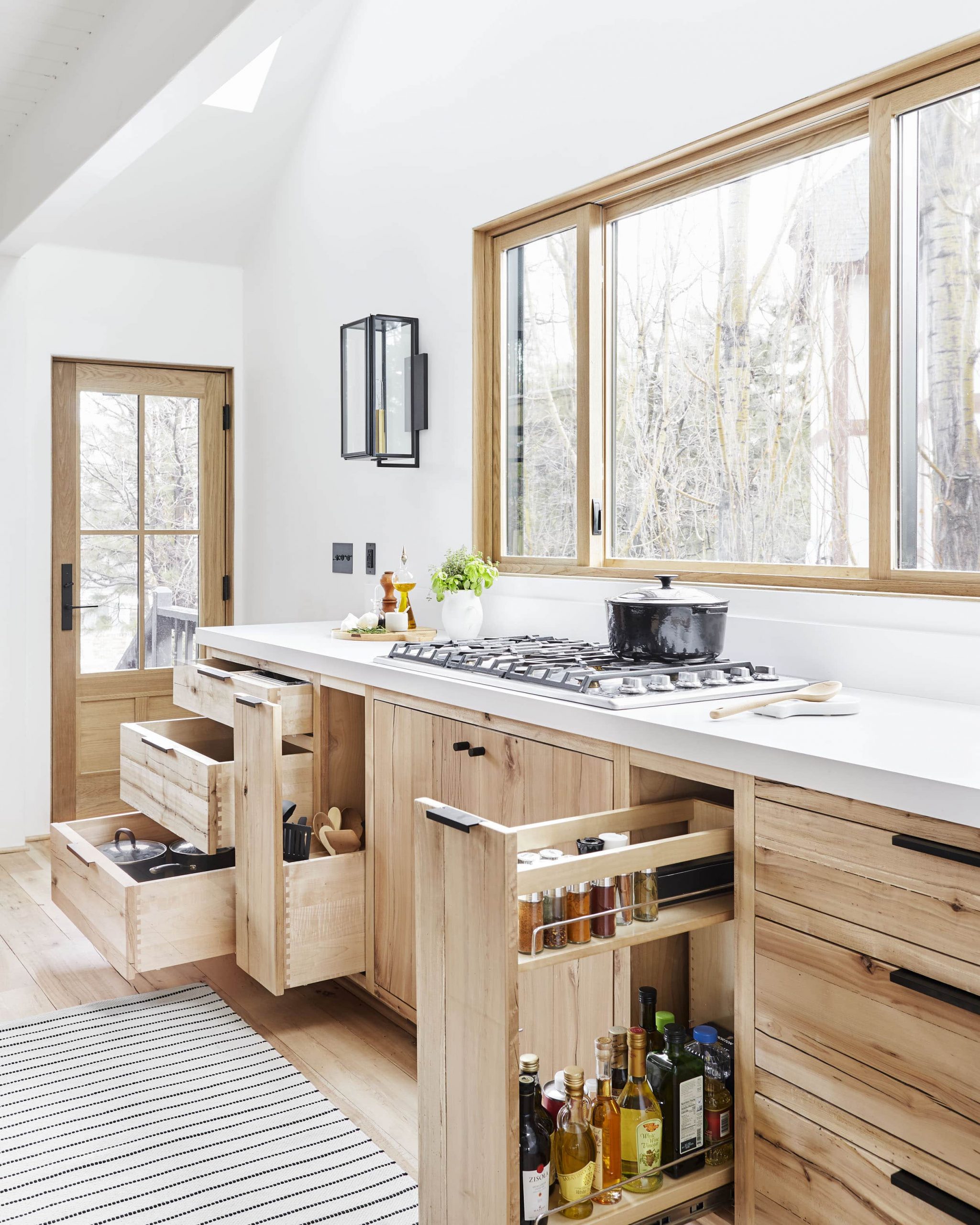 3-emily-henderson-mountain-house-kitchen-lores11
