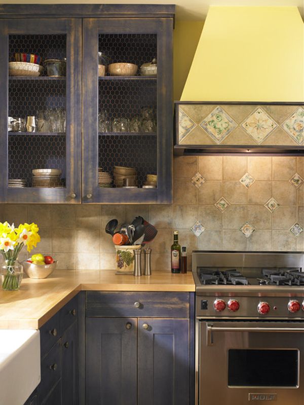 Famhouse-kitchen-wire-doors