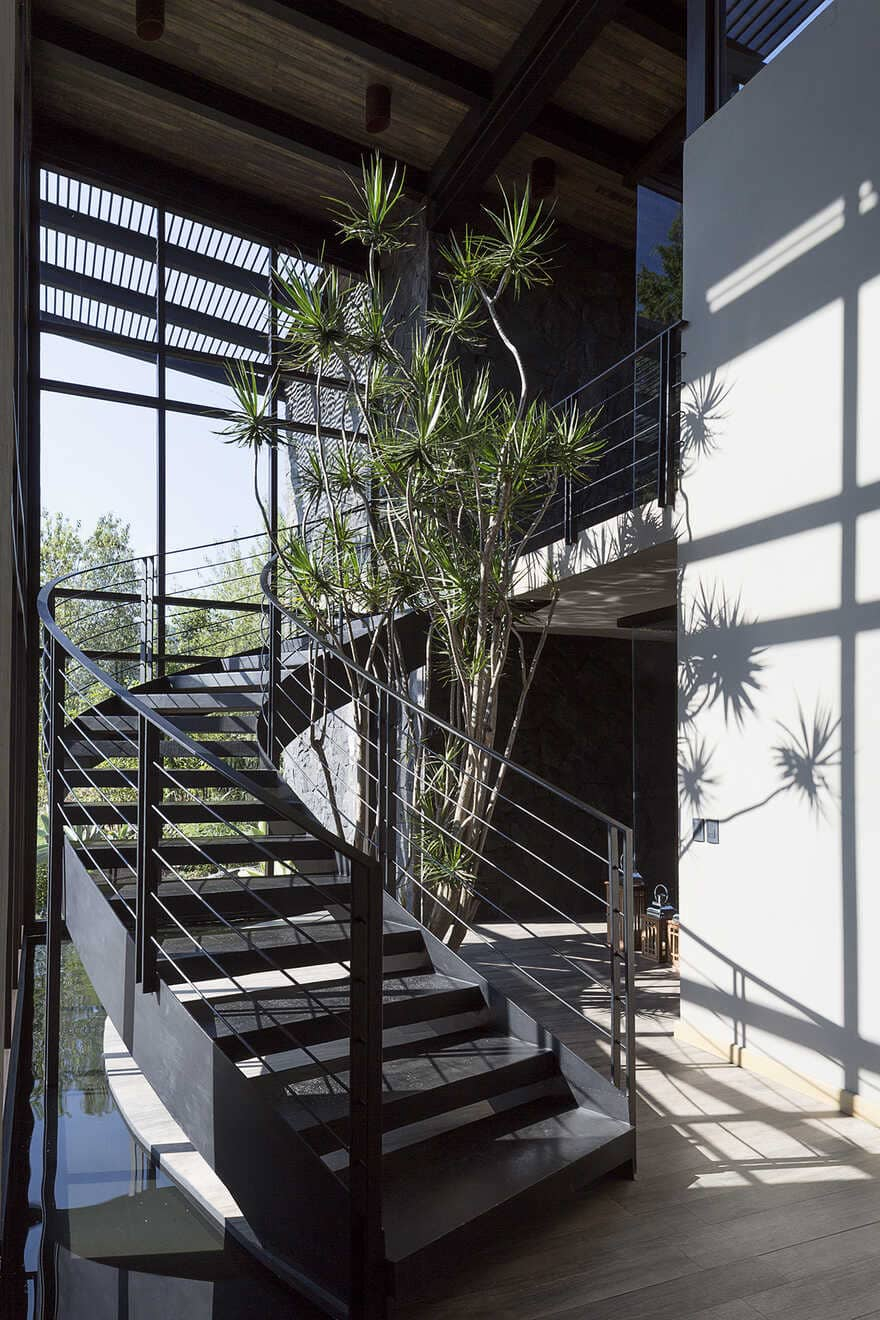 Dark grey house in modern construction of purified lines with rustic touches 7