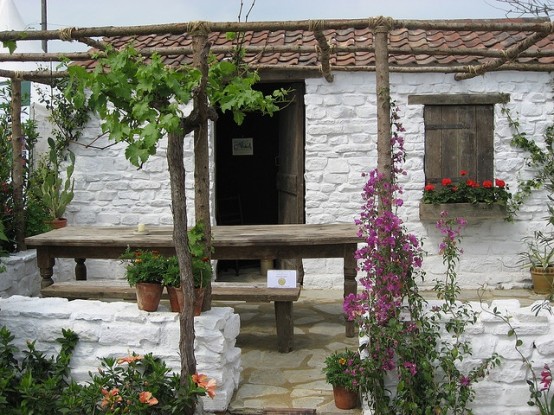 Delightful-mediterranean-outdoor-areas-19-554x415-1