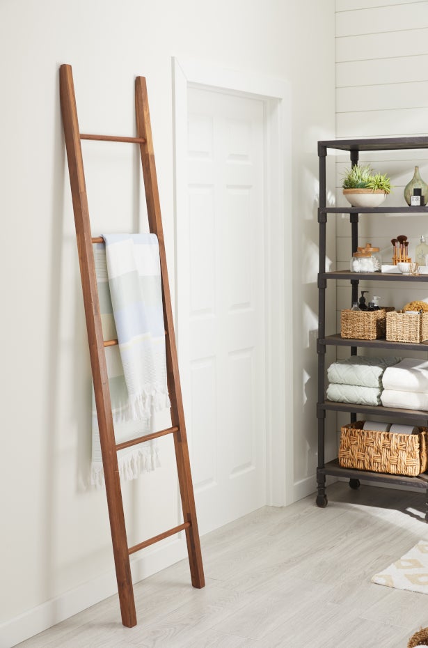 05062019-small-bathroom-storage-decorative-ladder