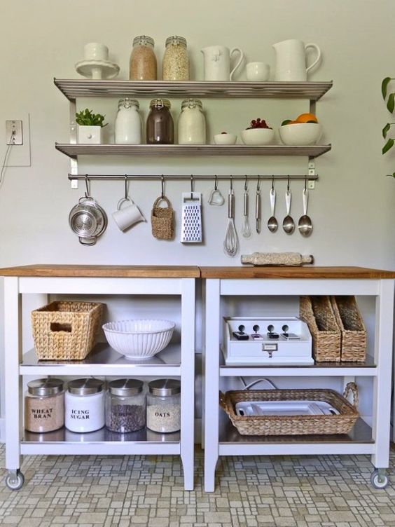 23-shelves-with-a-holder-for-various-tableware