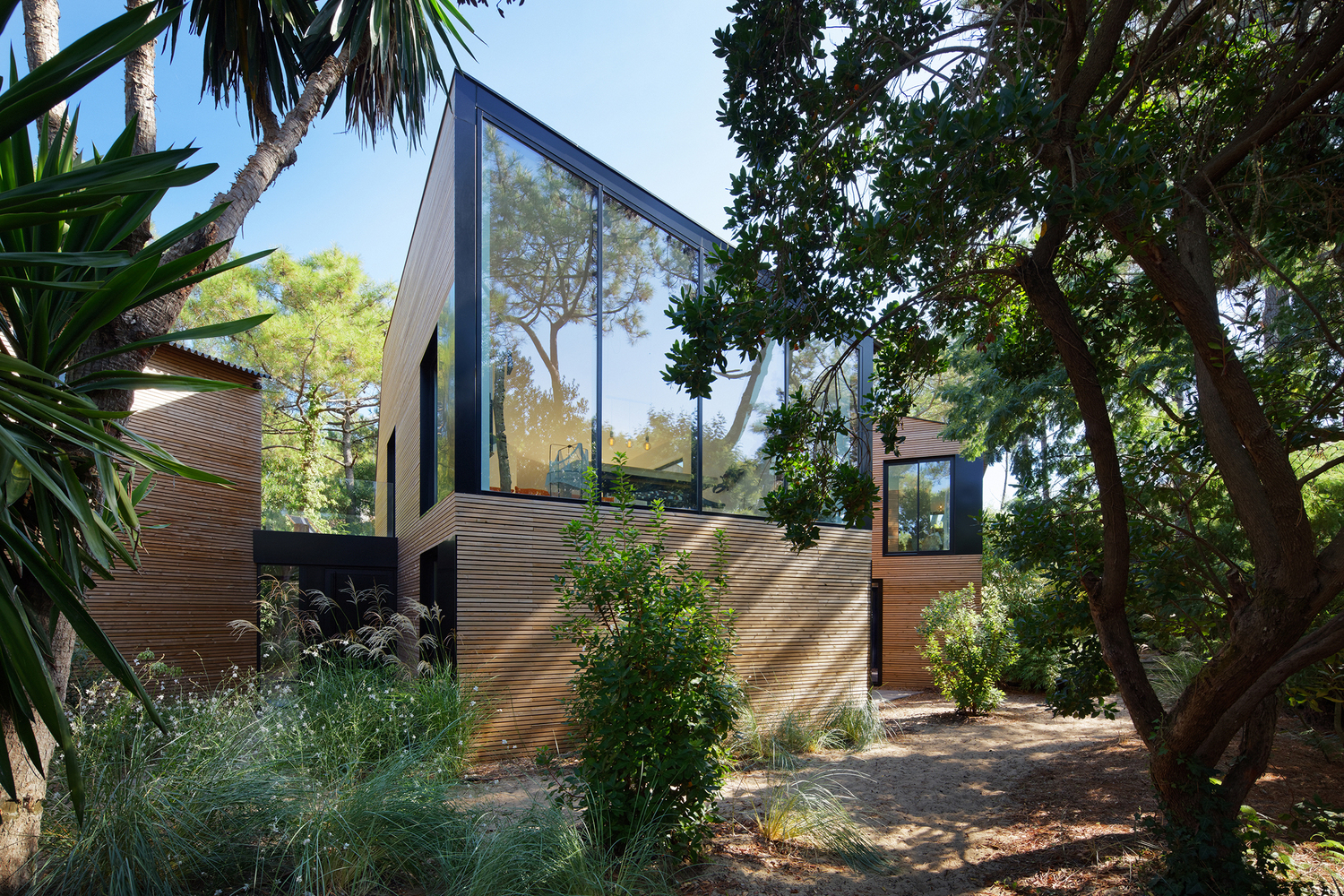 05_atelier-du-pont_capferret_photo_takuji_shimmura