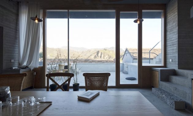 159437555679008_the_mail_living_room_and_view_outside_window_chengzhi