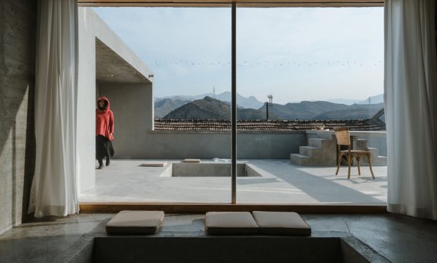 159437557153617_inside_and_outside_of_small_sitting_room_zhuyumeng