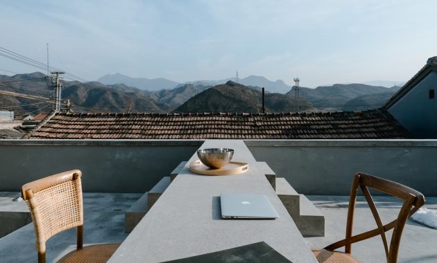 159437558052520_the_concrete_table_in_the_yard_zhuyumeng