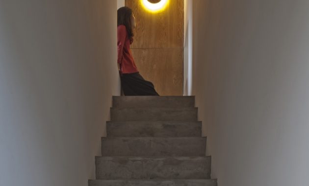 159437559380726_steps_lead_to_loft_bedroom_chengzhi