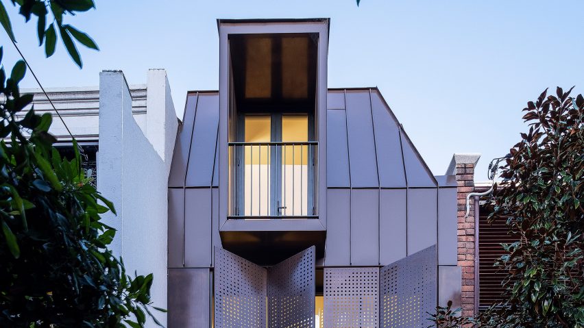 Chimney-house-by-atelier-dau_dezeen_2364_col_1-852x479-1