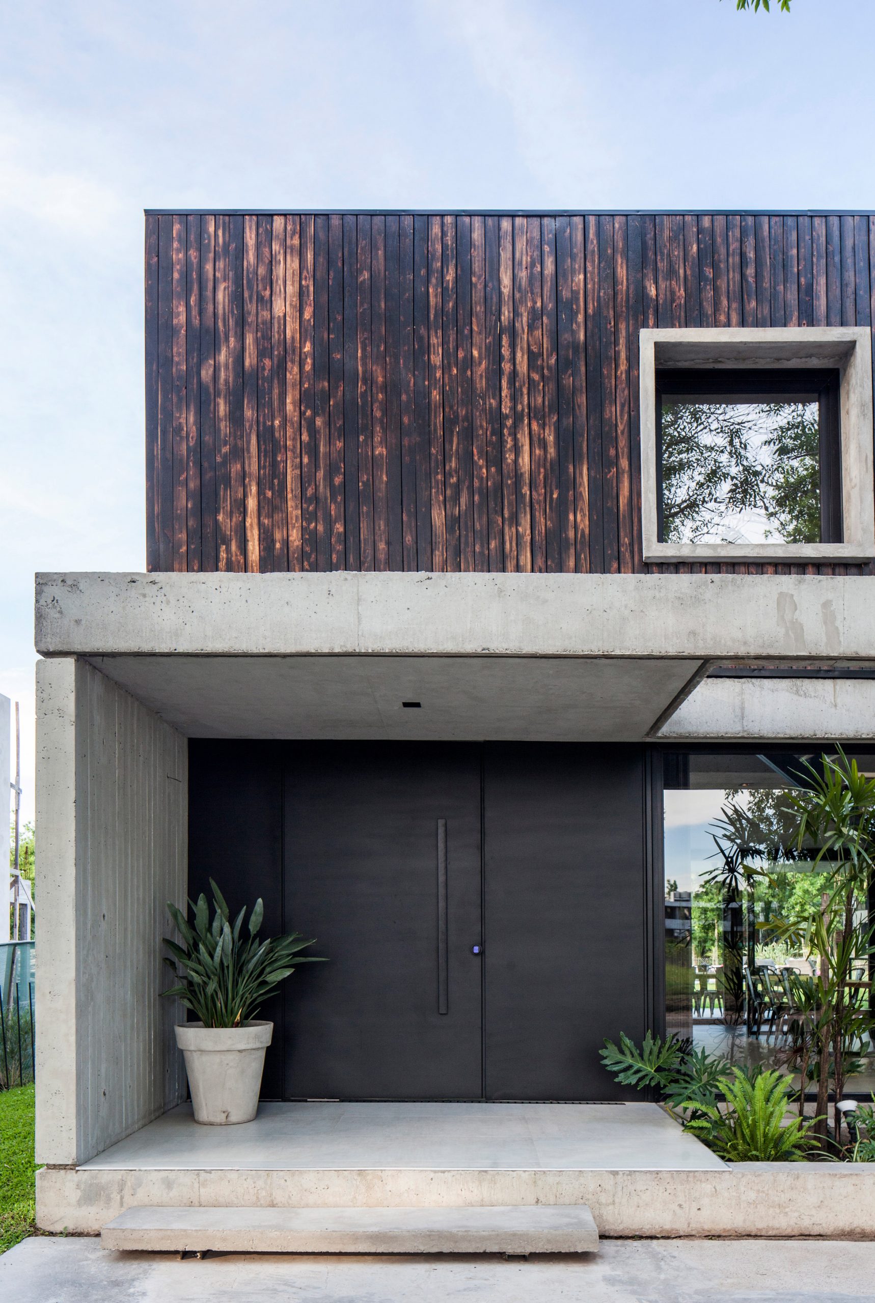 Black-house-v2-arquitectos-city-bell-la-plata-argentina_dezeen_2364_col_8-scaled-1