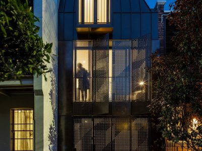 Chimney-house-atelier-dau-sydney_dezeen_2364_col_0-scaled-1