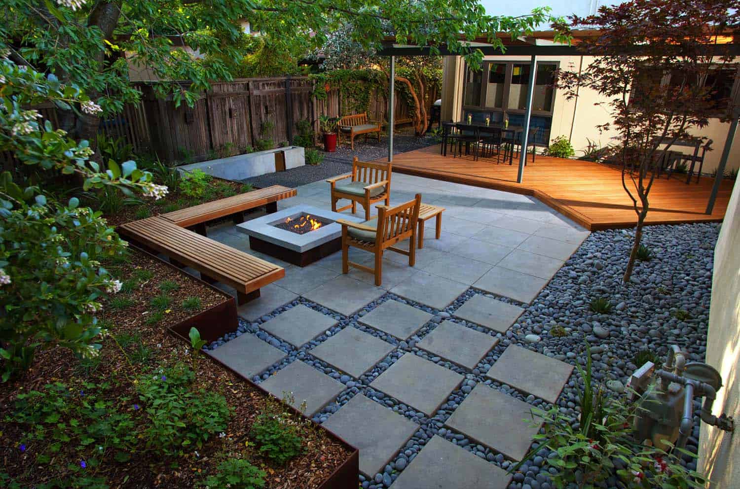 Inspiring-backyard-fire-pit-ideas-02-1-kindesign