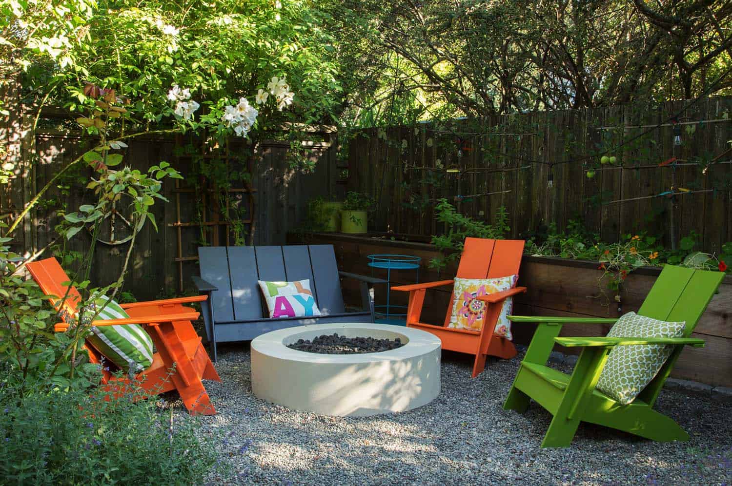 Inspiring-backyard-fire-pit-ideas-06-1-kindesign