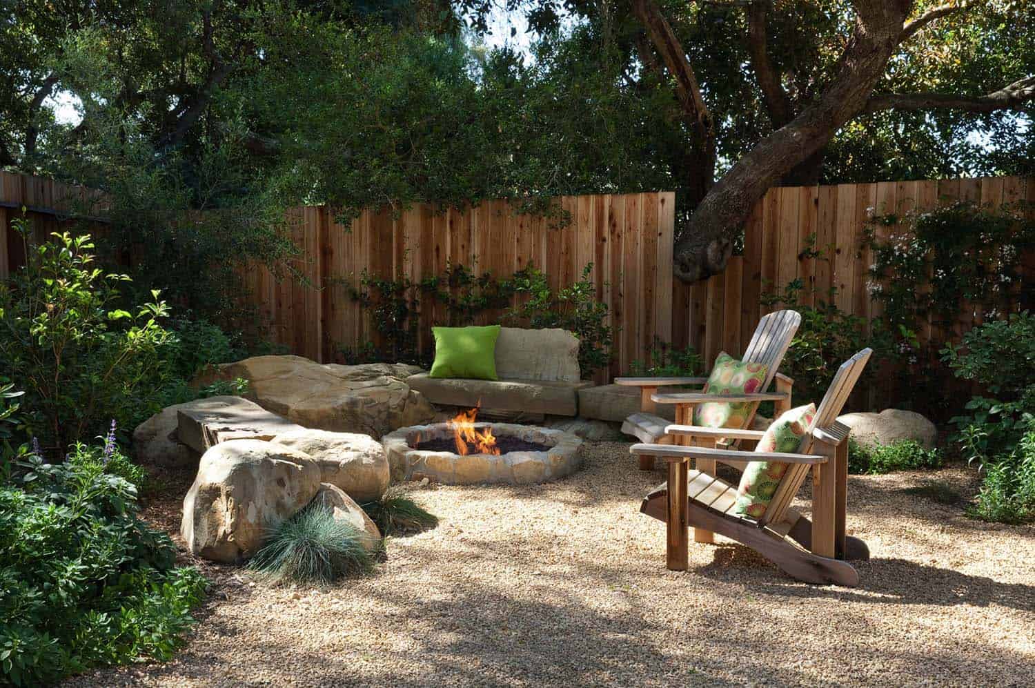 Inspiring-backyard-fire-pit-ideas-09-1-kindesign