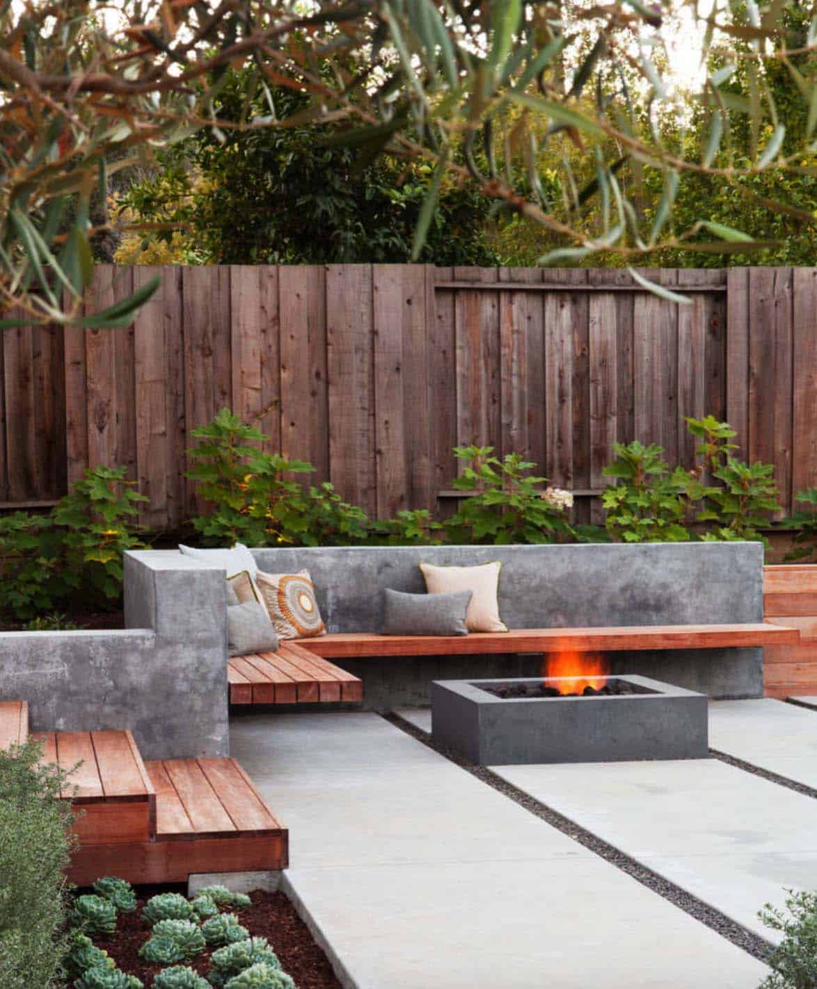 Inspiring-backyard-fire-pit-ideas-15-1-kindesign
