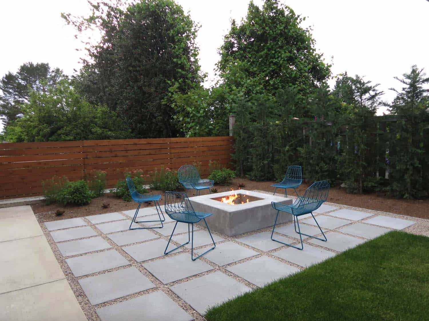 Inspiring-backyard-fire-pit-ideas-23-1-kindesign