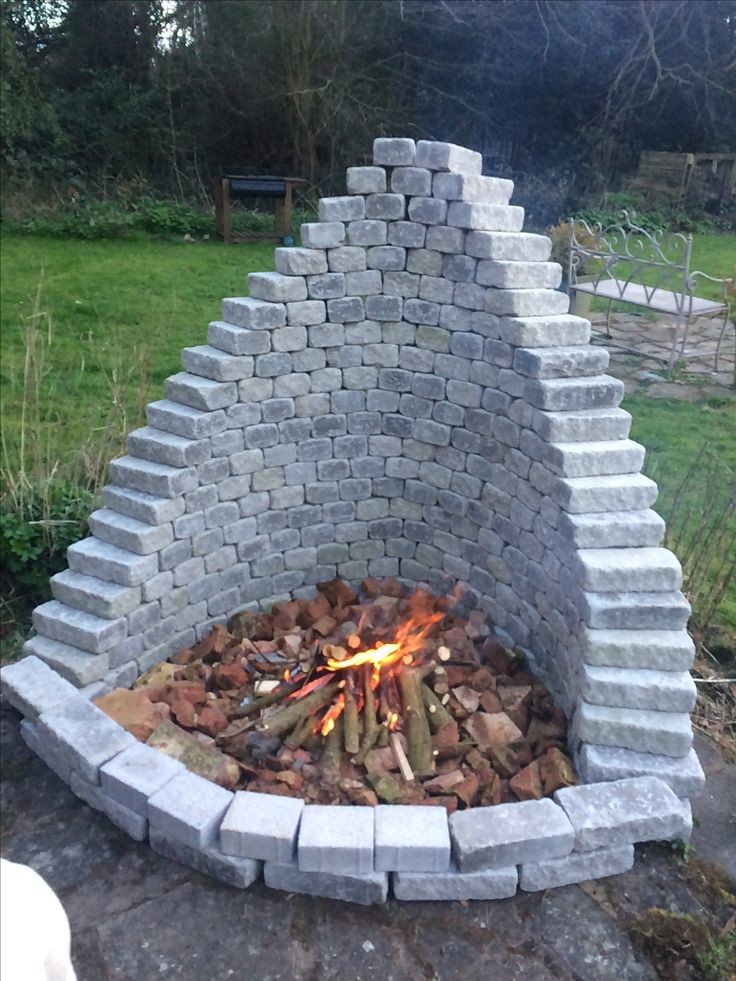 Amazing-diy-pyramid-fire-pit-idea