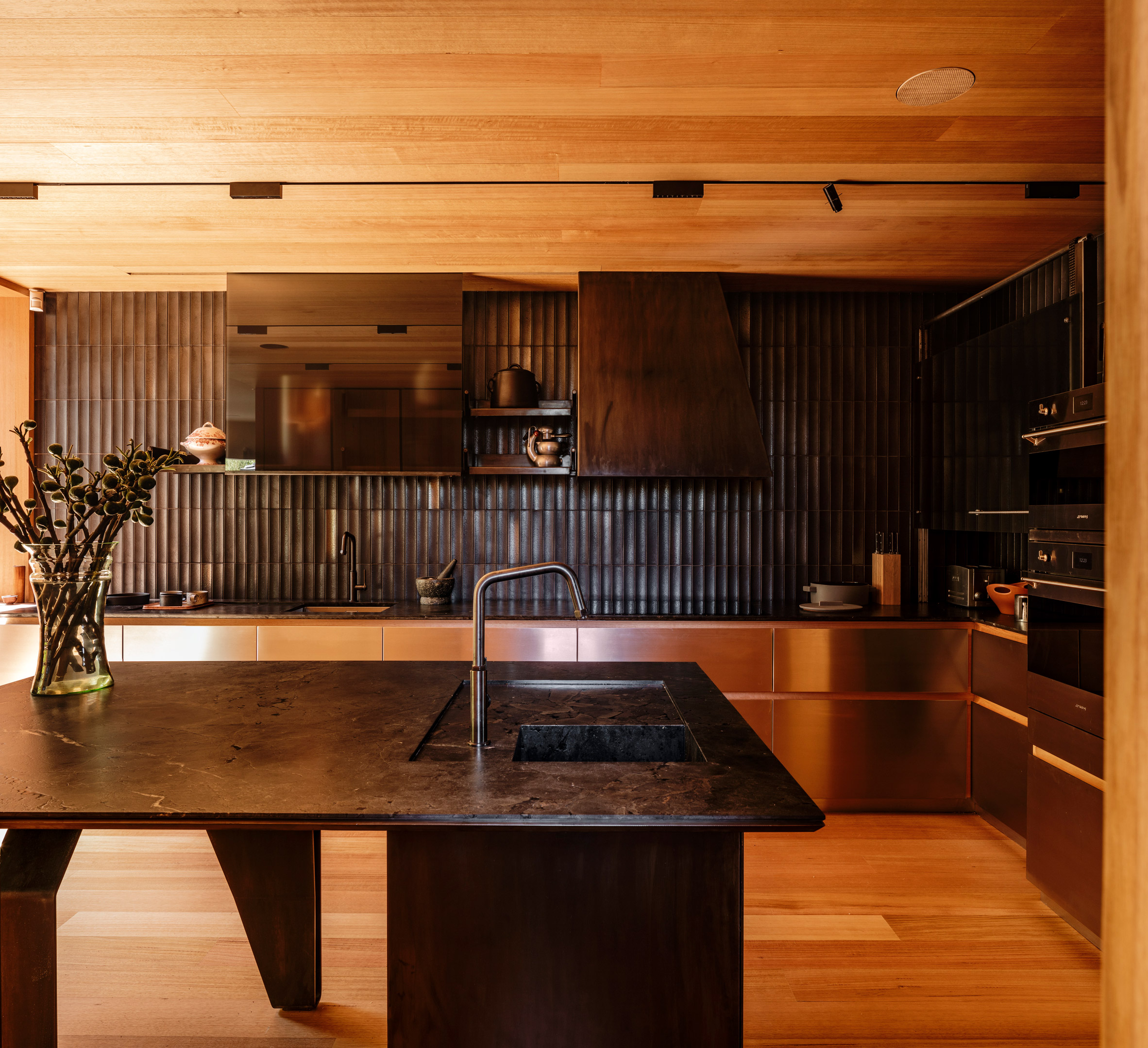 Kew-residence-john-wardle-architects-house-australia_dezeen_2364_col_10