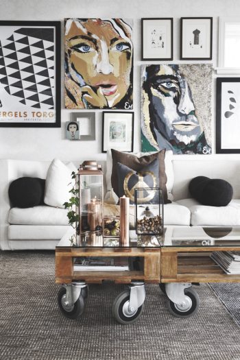 12-glass-topped-rolling-coffee-table-pallet-furniture-ideas-homebnc