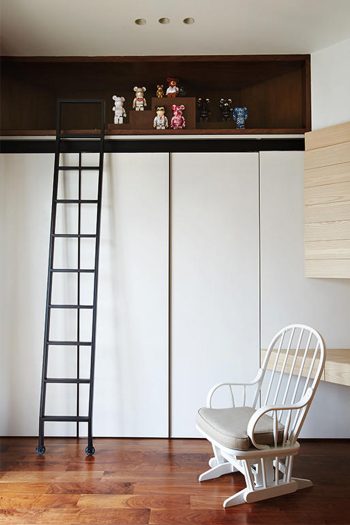 15-ways-to-design-a-space-saving-wardrobe-for-your-singapore-home_4