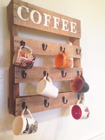 15-wood-pallet-mug-holder-pallet-project-homebnc-768x1024@2x