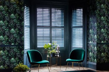 2a9a171b-e437-4eef-a38c-13b04785cd39-hil-shutters-livingroom_fb-inchyablue_window_ideas