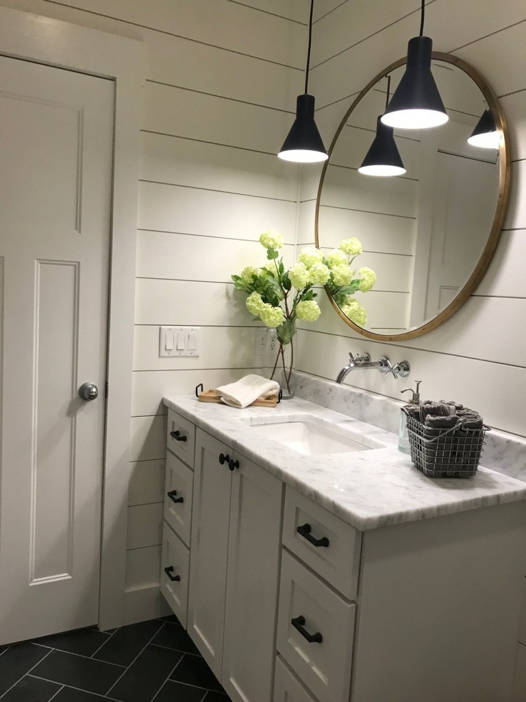 62-easy-farmhouse-bathroom-renovation-designs-for-your-bath-37