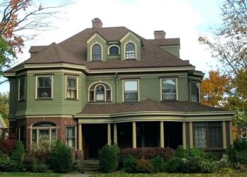 Astonishing-exterior-paint-colors-ideas-for-house-with-brown-roof-19-1
