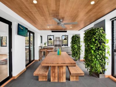 Contemporary-dining-room-with-vertical-gardens (1)