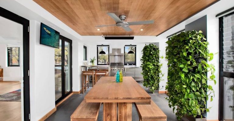Contemporary-dining-room-with-vertical-gardens (1)