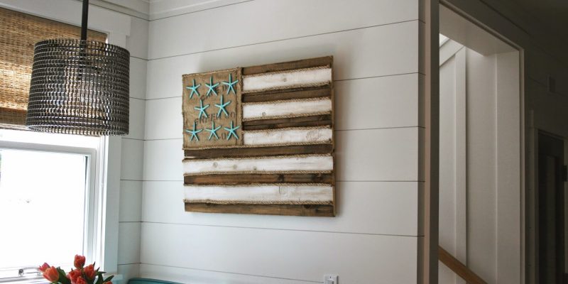 Diy-starfish-flag-pallet-art