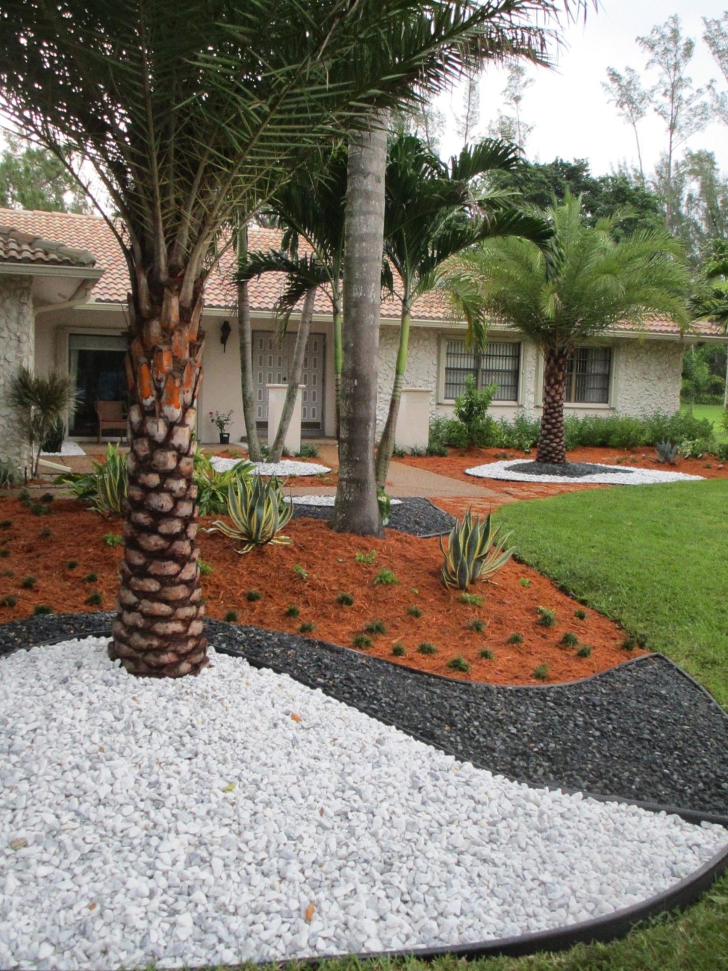 Front-yard-landscaping-ideas-with-white-rocks-17-scaled-1