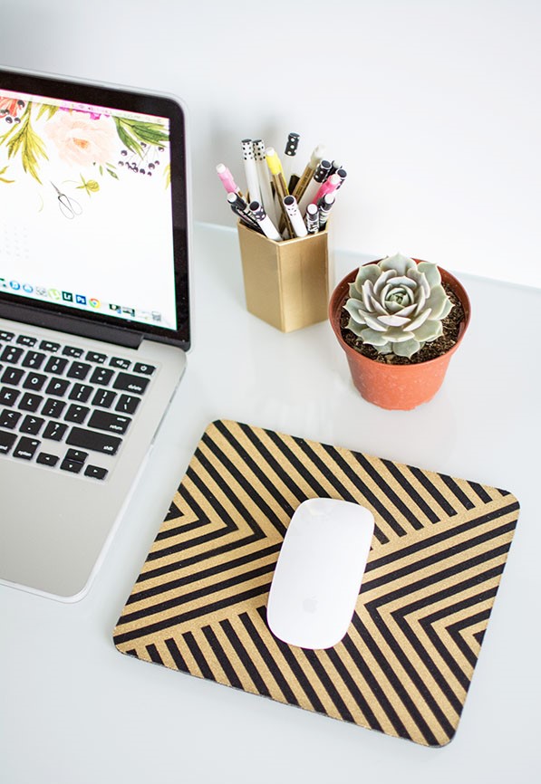 Mouse-pad-and-mouse-at-desk