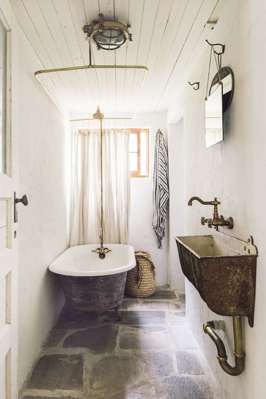Farmhouse-bathroom-10d5988a-1579622056