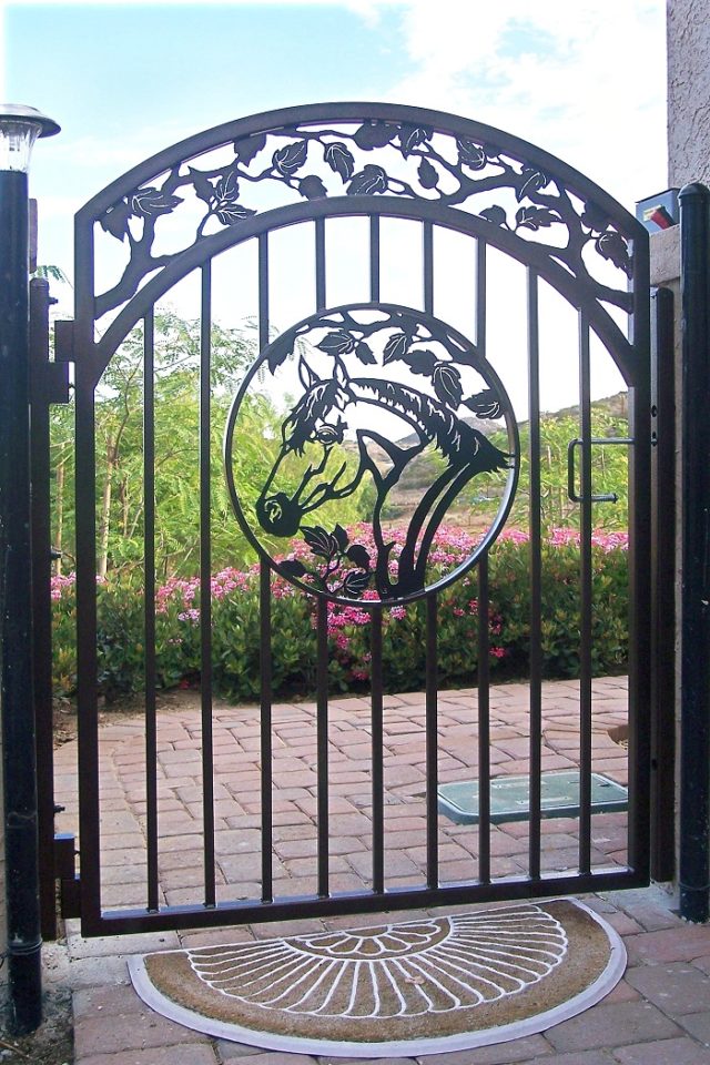 Horse-themed-gate-designs-6-640x960-1